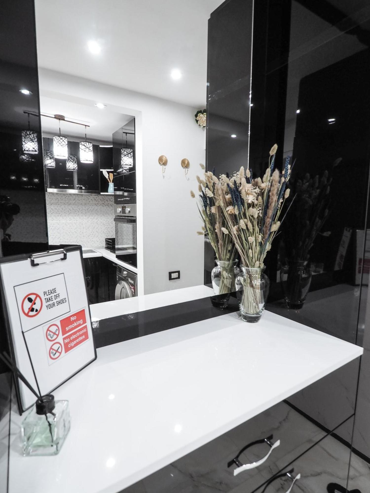 Black&White Mountain - Adults Only Petrosani Bagian luar foto